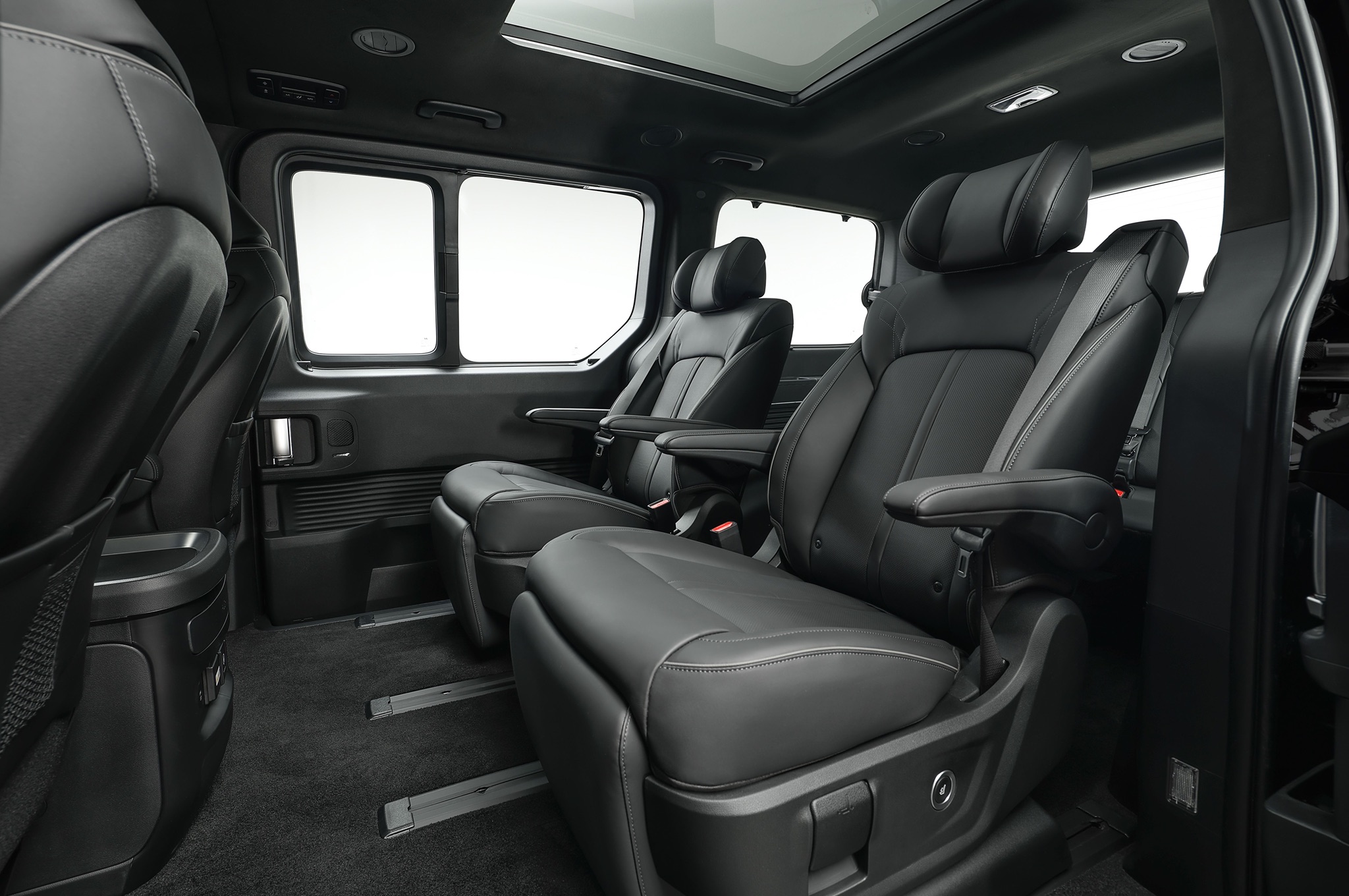 Hyundai Staria MPV interior rear seats Umrah group transport Saudi Arabia